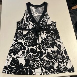 White House Black Market floral tank